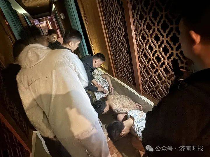 凌晨这个团伙在宾馆内被济南警方抓获(图2)